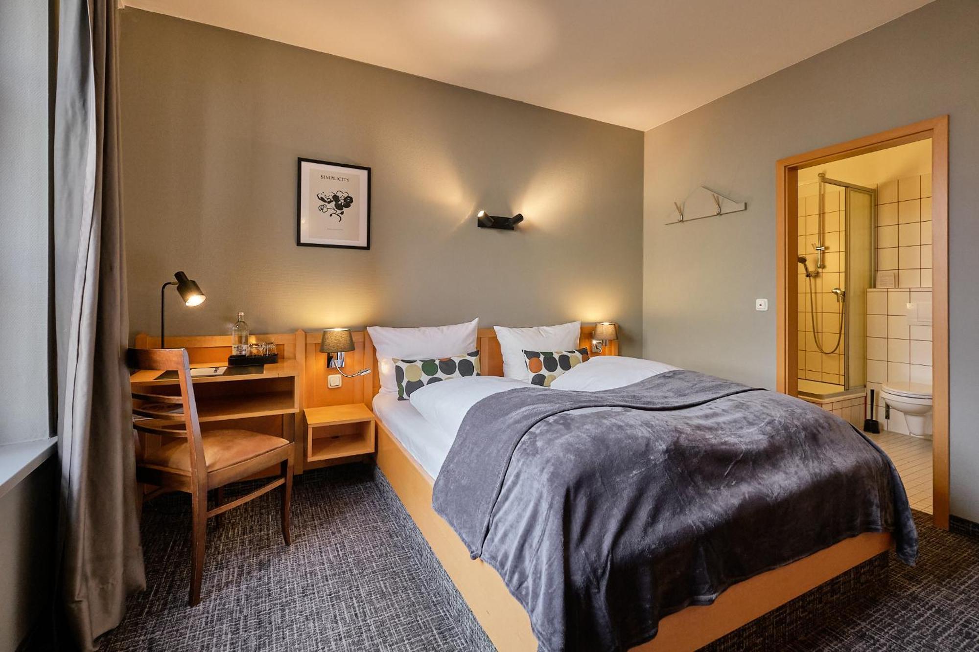 Hotel Roter Hahn Regensburg Ngoại thất bức ảnh