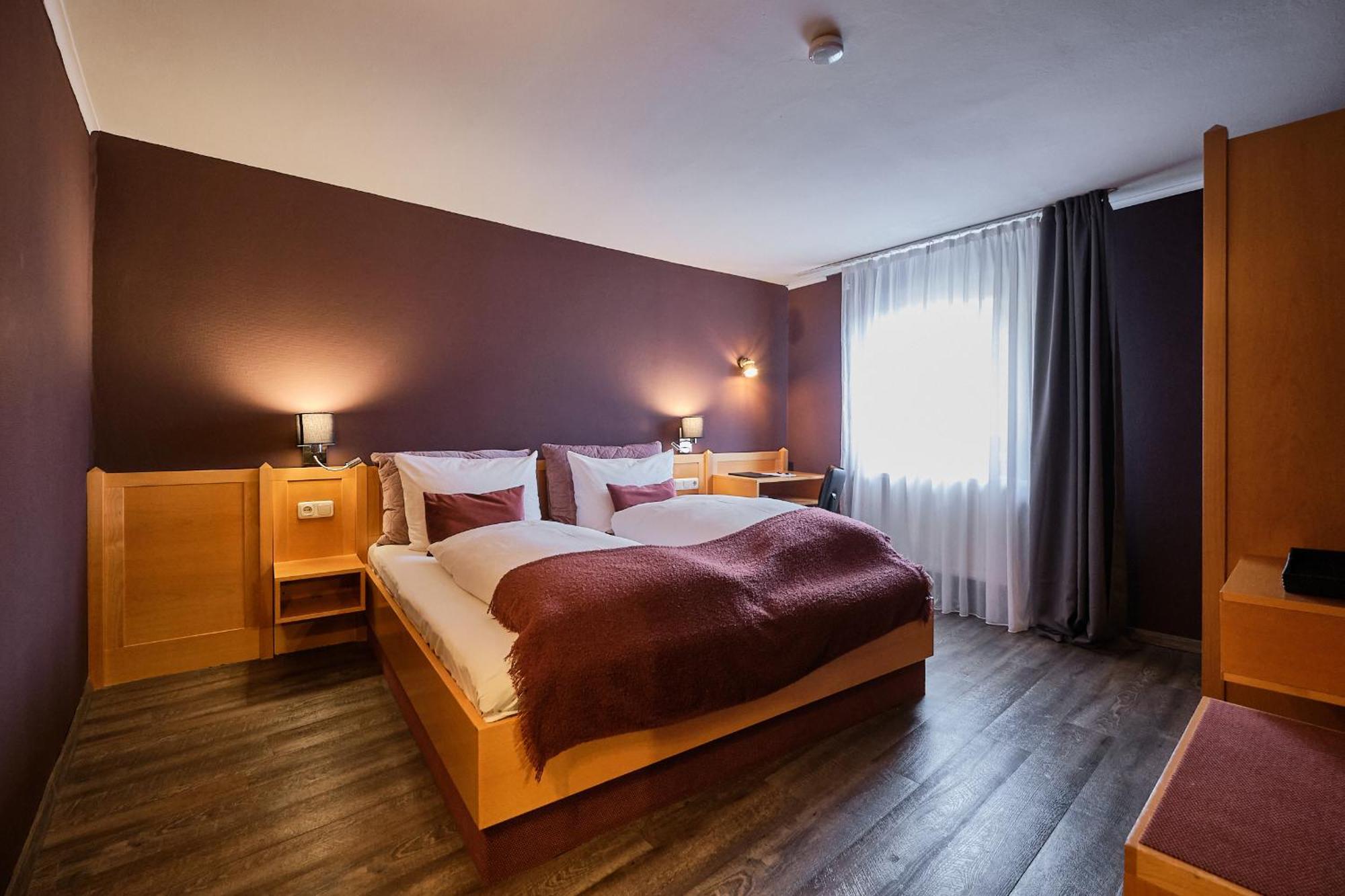 Hotel Roter Hahn Regensburg Ngoại thất bức ảnh