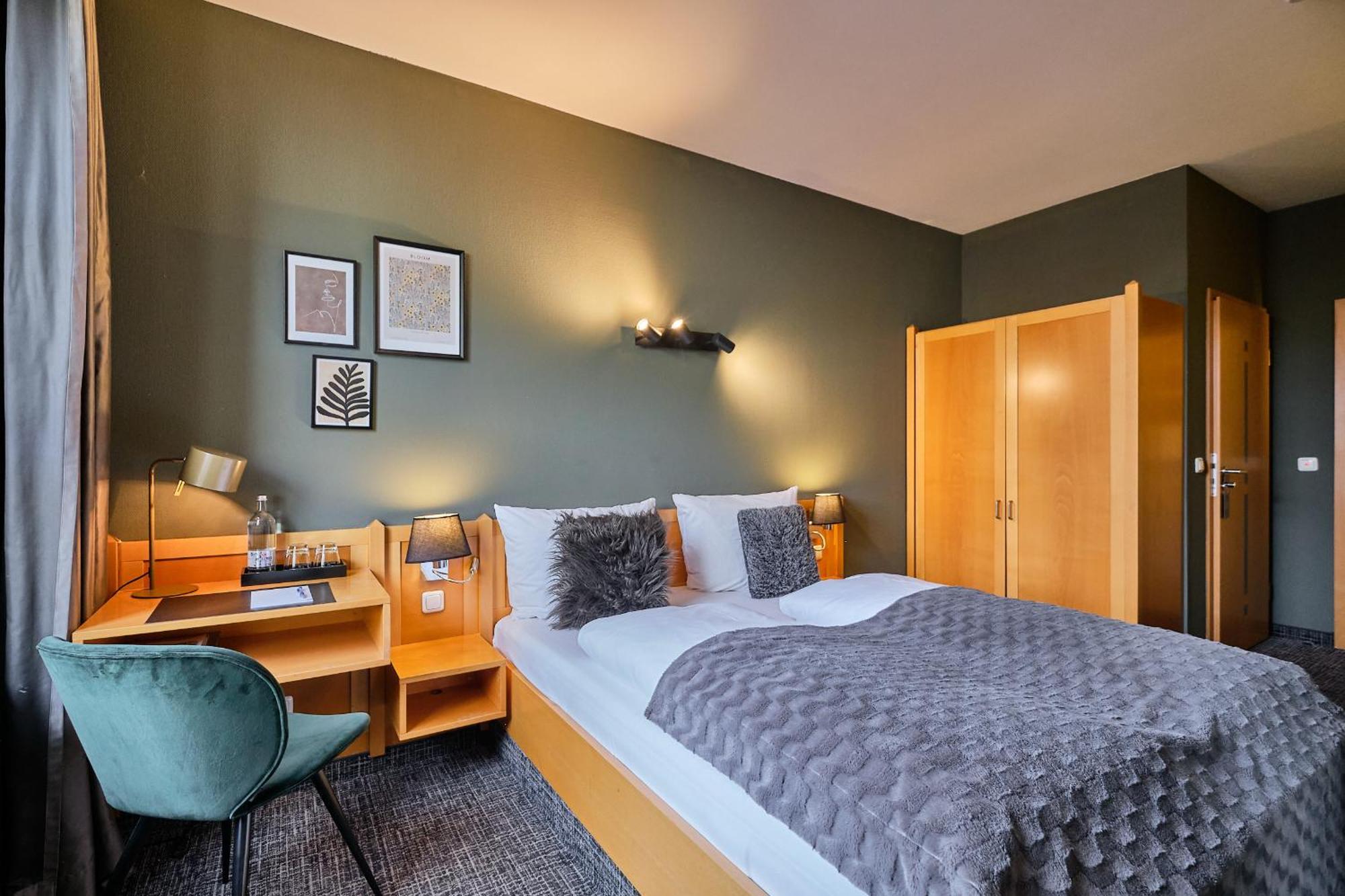 Hotel Roter Hahn Regensburg Ngoại thất bức ảnh