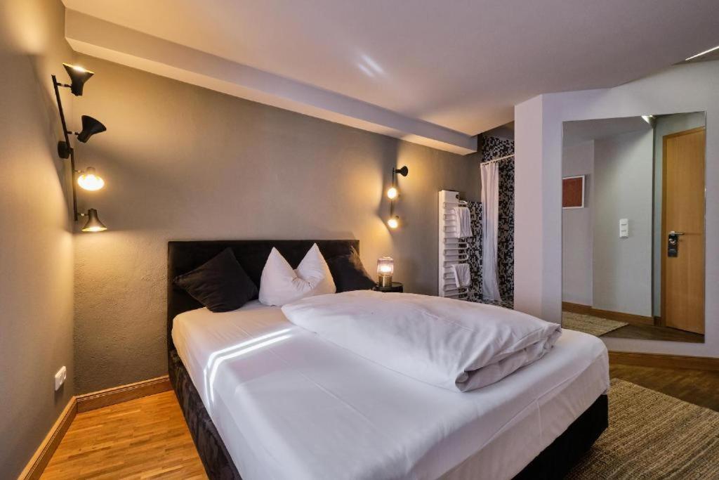 Hotel Roter Hahn Regensburg Ngoại thất bức ảnh