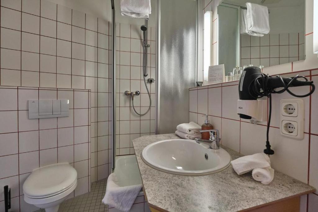 Hotel Roter Hahn Regensburg Ngoại thất bức ảnh